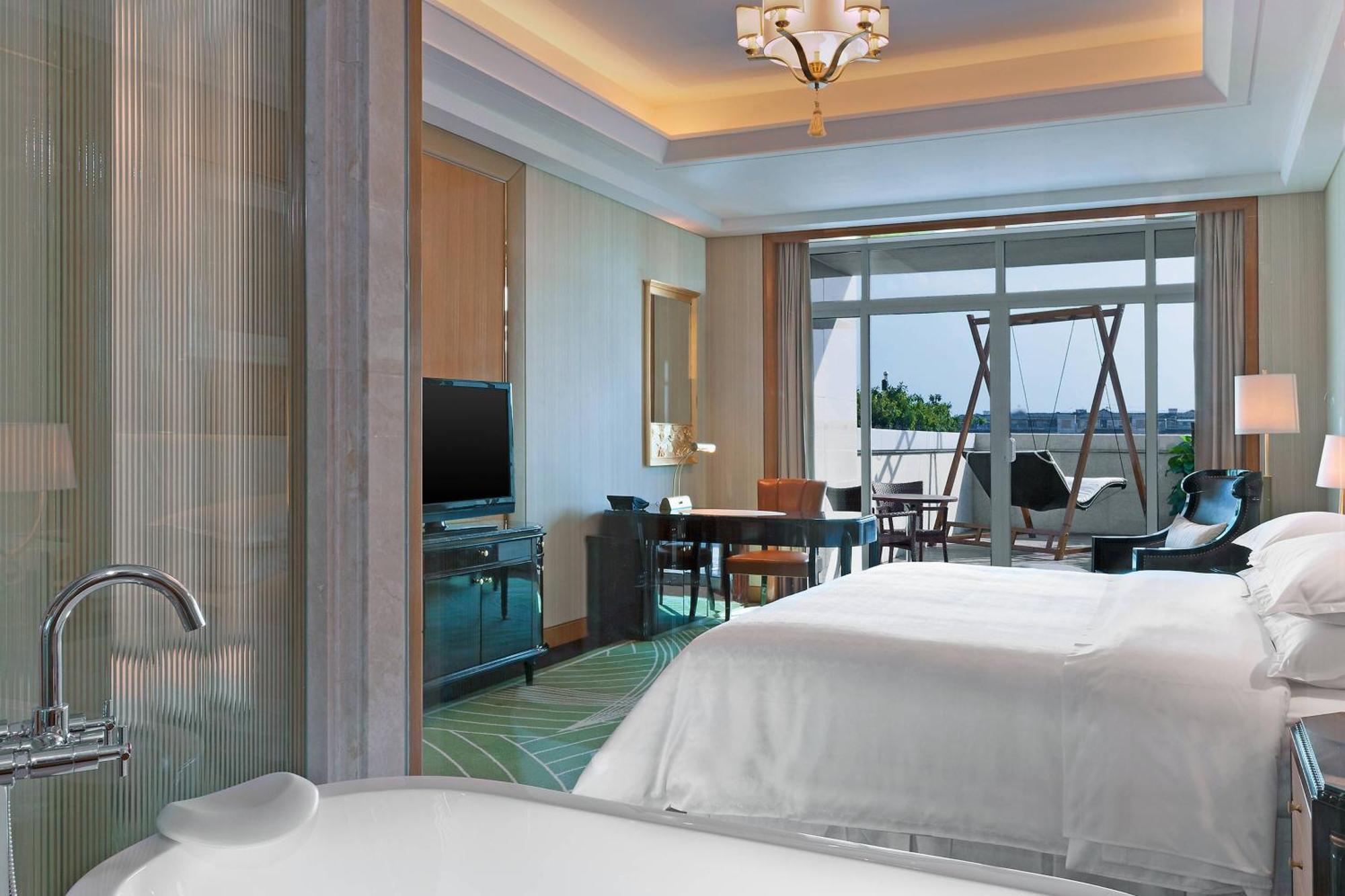 Sheraton Changzhou Wujin Hotel Exterior photo